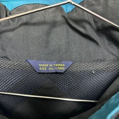 ウィンドブレーカー　フード付きの画像