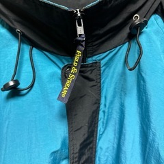 ウィンドブレーカー　フード付きの画像