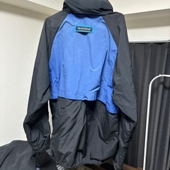 ウィンドブレーカー　フード付きの画像