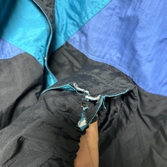 ウィンドブレーカー　フード付きの画像