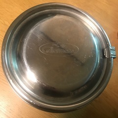 中古　軽くで丈夫です　キムチ保存容器　直径17×高さ10