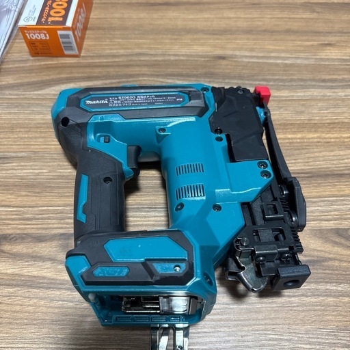 マキタ40v充電タッカST002G
