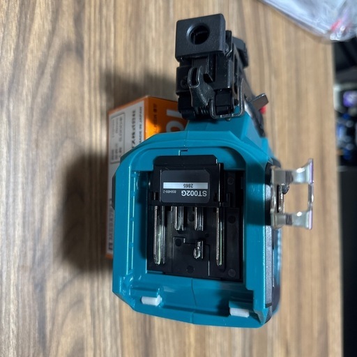 マキタ40v充電タッカST002G