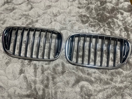 【早い方優先！】BMW純正品 フロントグリルメッキ