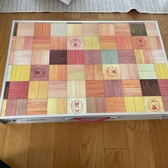 折りたたみ式テーブルの画像