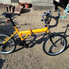 ドロップハンドルの折畳自転車です。
