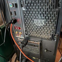 一世代まえのゲームPCです。24インチのモニター付き、調子いいです。