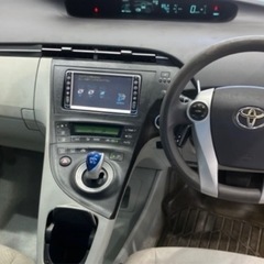 大人気のプリウスとても便利で燃費がものすごいし魅力的車両です。の画像