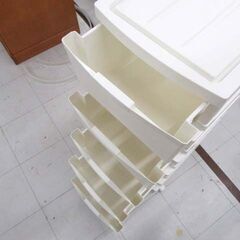 プラチェスト 5段 幅34cm キャスター付き ホワイト 白 リビングチェスト  プラケース 衣装ケース 衣類収納 収納家具 苫小牧西店の画像