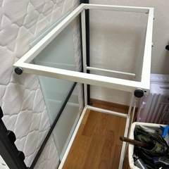 ベット、机の画像