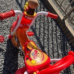 アンパンマン三輪車の画像