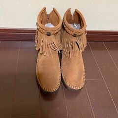新品未使用　ミネトンカ　フリンジブーツ　24センチ
