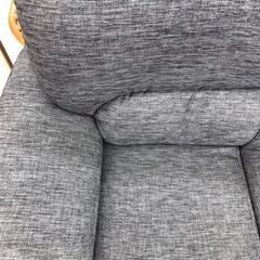 【A523】２人掛けソファ  グレー 幅138cm×奥行85cm×高さ（底部）38cm の画像