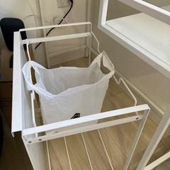 ガラスサイドテーブル&ゴミ袋掛けの画像