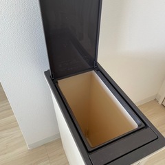 ゴミ箱の画像