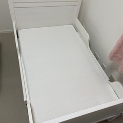 IKEA SUNDVIK スンドヴィーク 伸長式ベッドフレーム+すのこ+オムスィント マットレスの画像