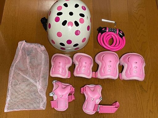 【未使用品に近い】ストライダー 14X 別売スタンド付属 その他付属品 ピンク 付属品多数でお得】ストライダー 14x（STRIDER 14x） フューシャ