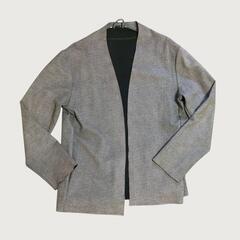 ZARAのグレーのノーカラージャケット