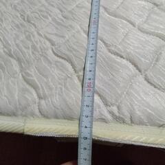 服を下に収納出来ますベッドになります。比較的、美品になります。商品説明必読お願い致します🙇の画像