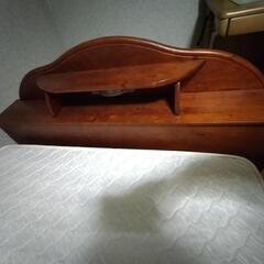服を下に収納出来ますベッドになります。比較的、美品になります。商品説明必読お願い致します🙇の画像