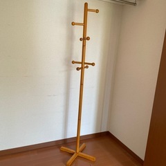 木製コートハンガー