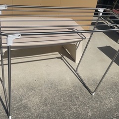 テーブル他家具4点無料で差し上げます！本棚、物干し、物入れ、の画像