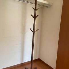 木製コートハンガー