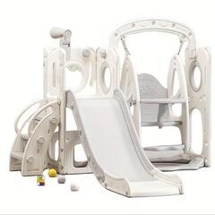 子供用の滑り台、ブランコの画像