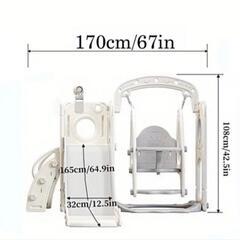 子供用の滑り台、ブランコの画像