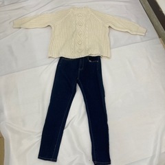白ニットとジーンズ上下セット