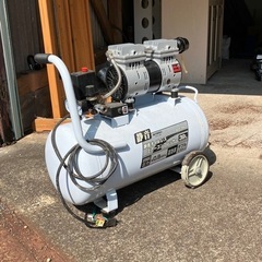 静音オイルレスエアーコンプレッサー39L
