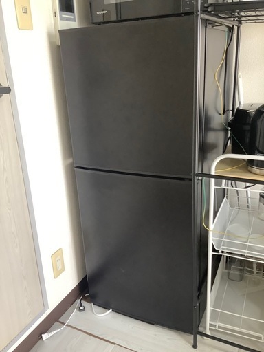 新品同様冷蔵庫(147L)