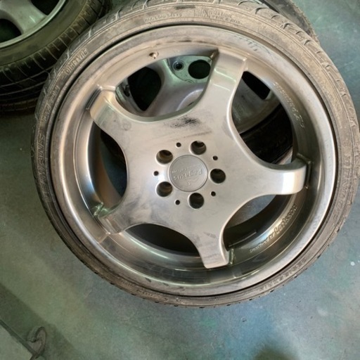 車のパーツ タイヤ、ホイール