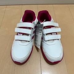 adidasスニーカー未使用品ピンク箱無し