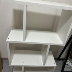 白色の本棚