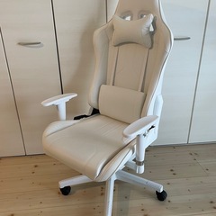新品同様 ニトリ ゲーミングチェア ホワイト
