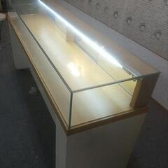 店舗用ガラスショーケースの画像