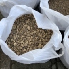 植木鉢やプランターで使用　園芸用の土　小粒石　ガーデニング　30kgほどの画像