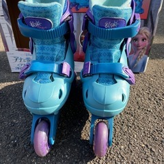 アナと雪の女王2　アナ雪2 ローラースケート　スケートトレーナーの画像