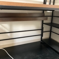 パソコンデスク　本棚付きの画像