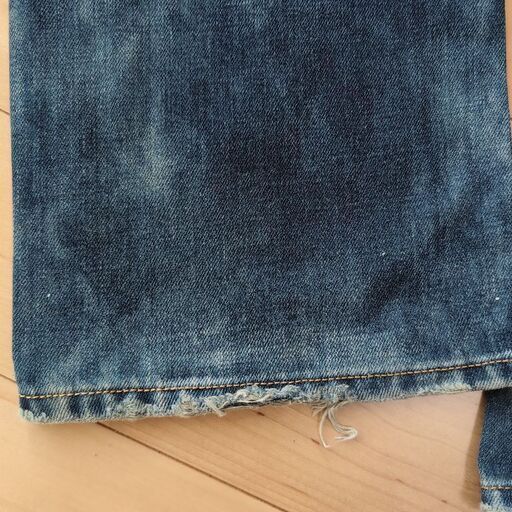 DIESEL LARKEE W32-L30　ダメージ加工　ジーンズ　ジーパン