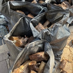 焚き火やキャンプ、アウトドアに！薪セット‼️の画像
