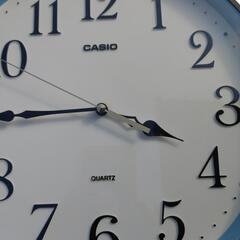 掛け時計 CASIO LW508シルバー系 33cm ×33 秒針は静かな 連続秒針の画像