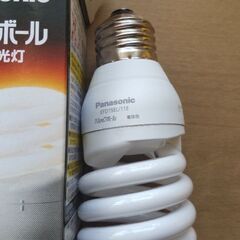 引き渡しは3/22まで　Panasonic　パルックボール　電球形蛍光灯　60形　電球色　E26口金の画像