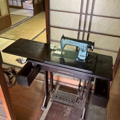 リッカー足踏みミシン　アンティークの画像