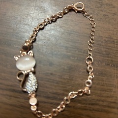 ネコのブレスレット