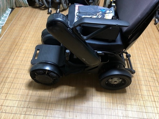 次世代型電動車椅子　ウィル　 ウィール whill電動車椅子　model c 2020年製　バッテリー2個　
関西圏無料配達可能