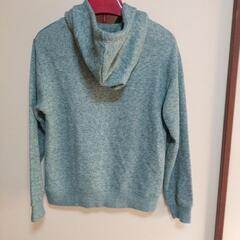 メンズ　グリーンのパーカーМサイズの画像