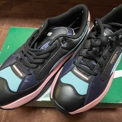 PUMA スニーカー