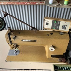 現状品 ミシン ブラザーbrother DB2-B737-403
の画像